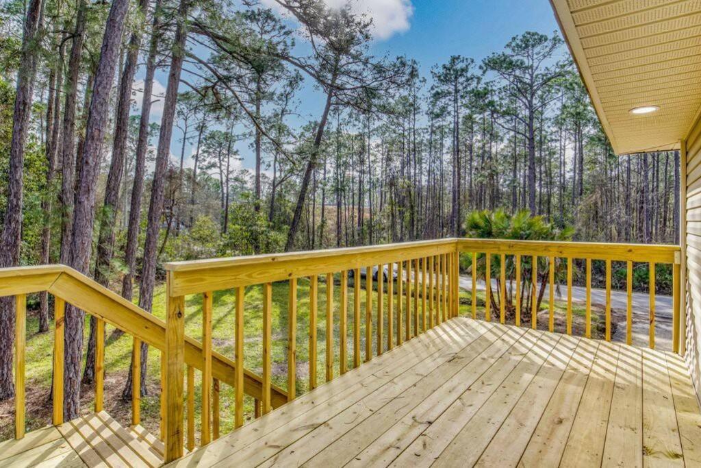 Woodsy Retreat, Steps To Bay - Hot Tub! Villa Gulf Breeze Exterior photo